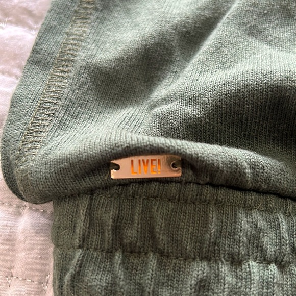 LIVE! SLEEVLESS GREEN HOODIE - Picture 3 of 3